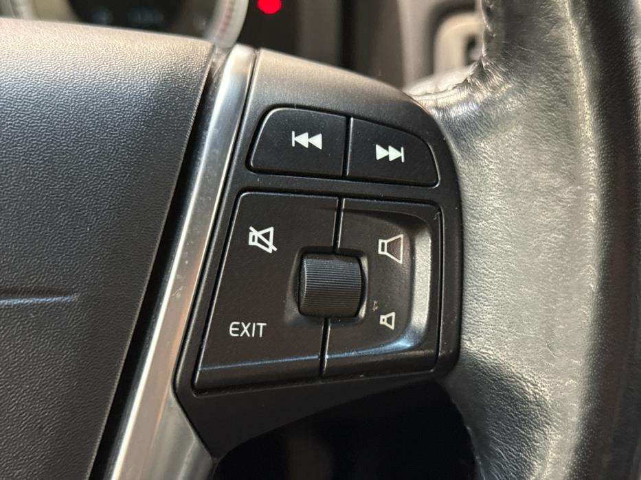 VOLVO V70 2011