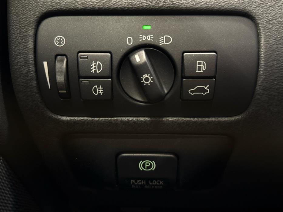 VOLVO V70 2011
