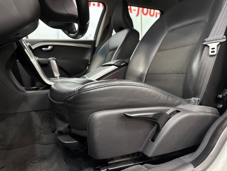 VOLVO V70 2011