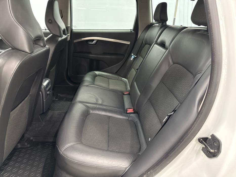 VOLVO V70 2011