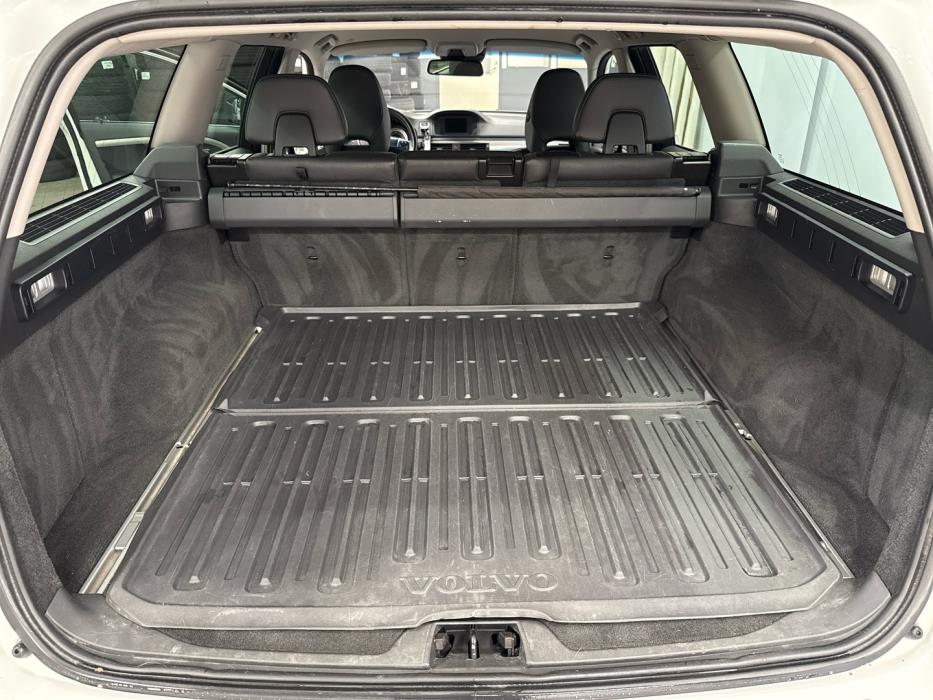 VOLVO V70 2011