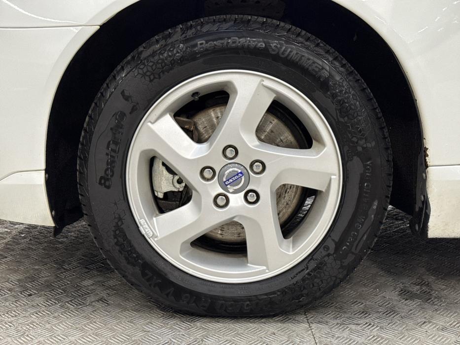 VOLVO V70 2011