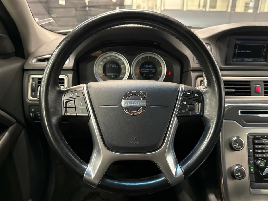 VOLVO V70 2011