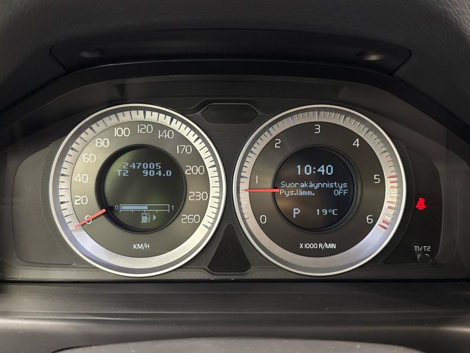 VOLVO V70 2011