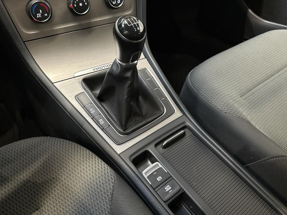 VOLKSWAGEN Golf 2015