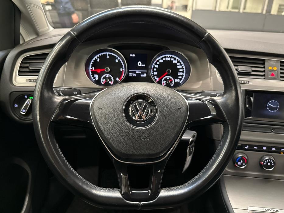 VOLKSWAGEN Golf 2015