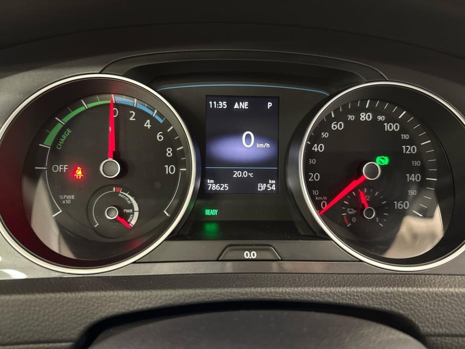 VOLKSWAGEN Golf 2016