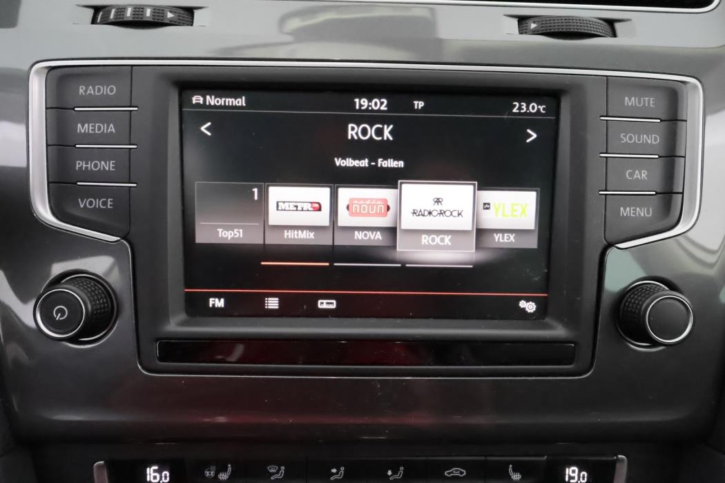 VOLKSWAGEN Golf 2016