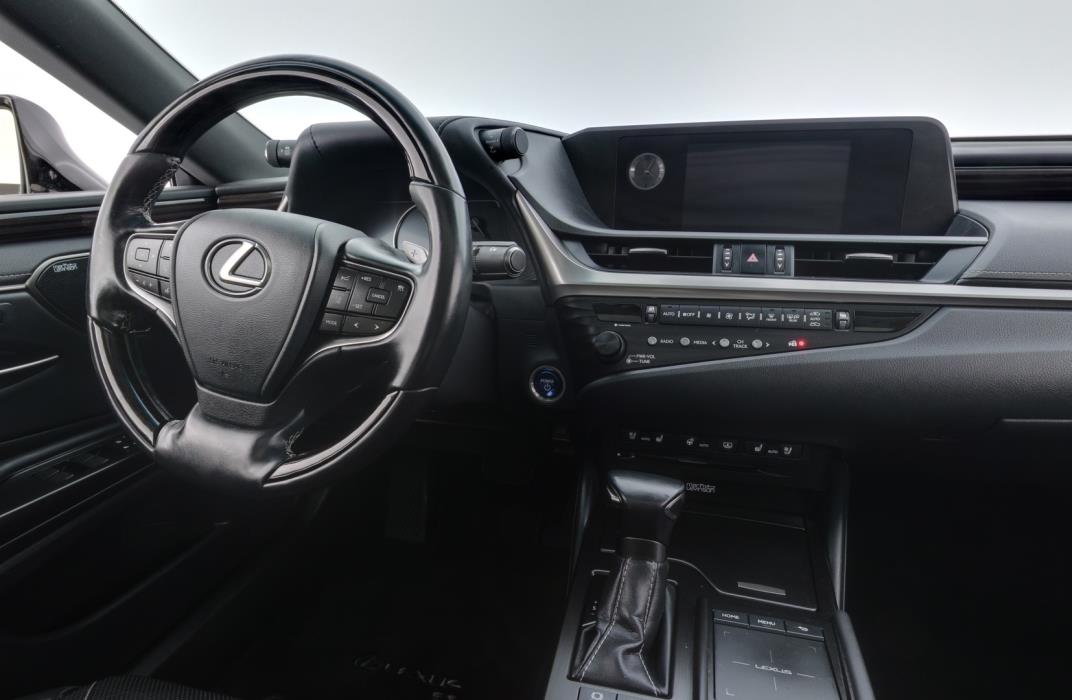 LEXUS ES 2019