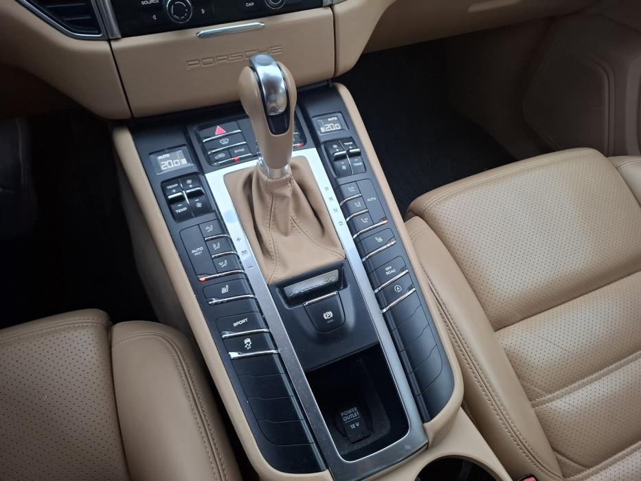 PORSCHE Macan 2015