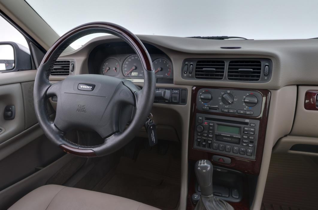 VOLVO S70 2000