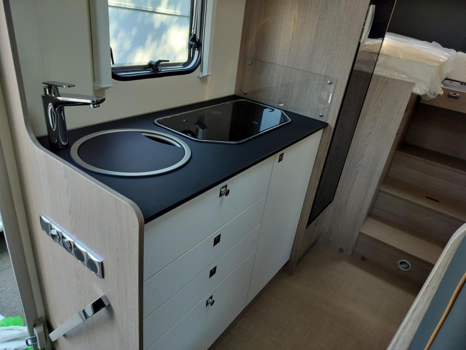 BÜRSTNER Lyseo Time T690 G Skyline Edition 2025