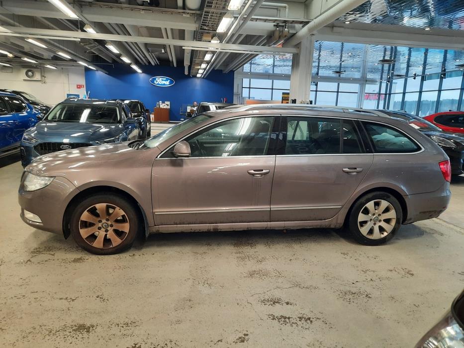 SKODA Superb 2011