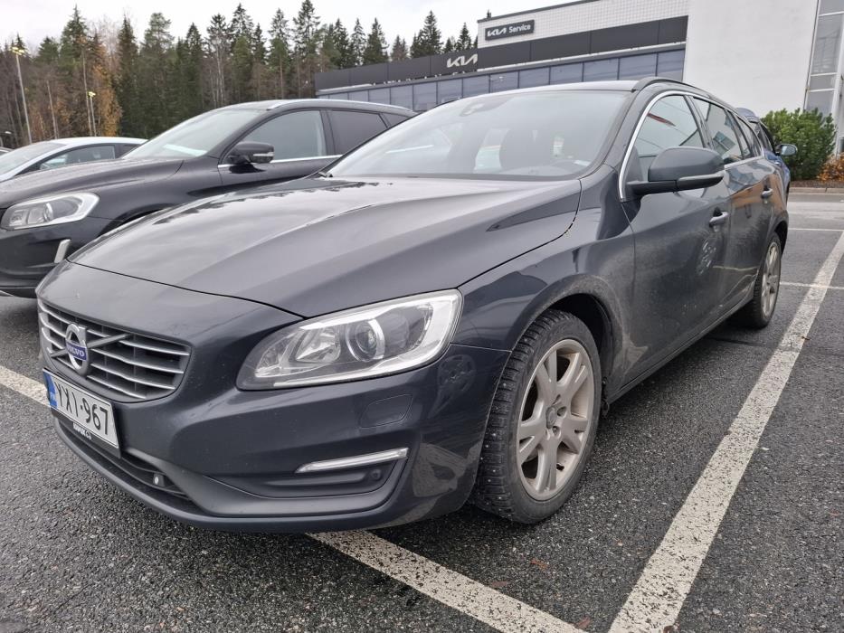 VOLVO V60 2015