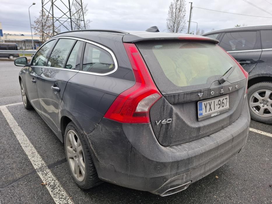 VOLVO V60 2015