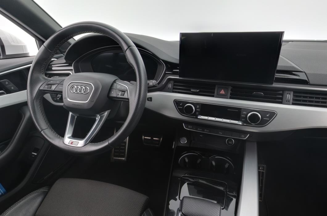 AUDI A4 2021