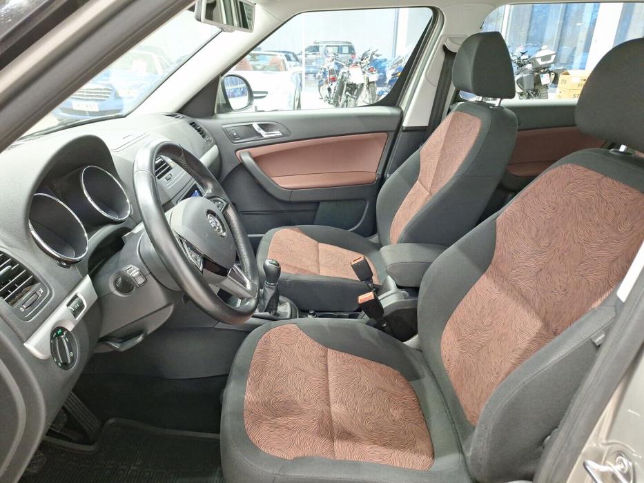 SKODA Yeti 2015