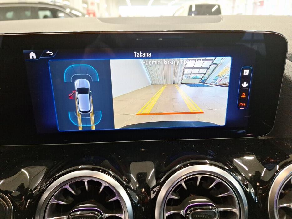 MERCEDES-BENZ EQA 2024