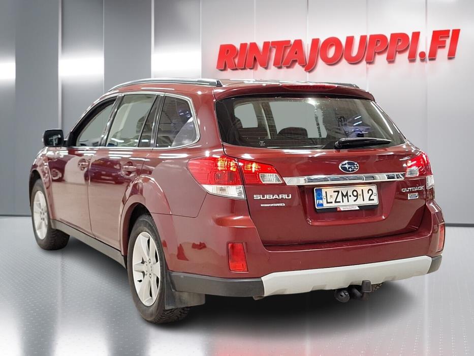 SUBARU Outback 2011