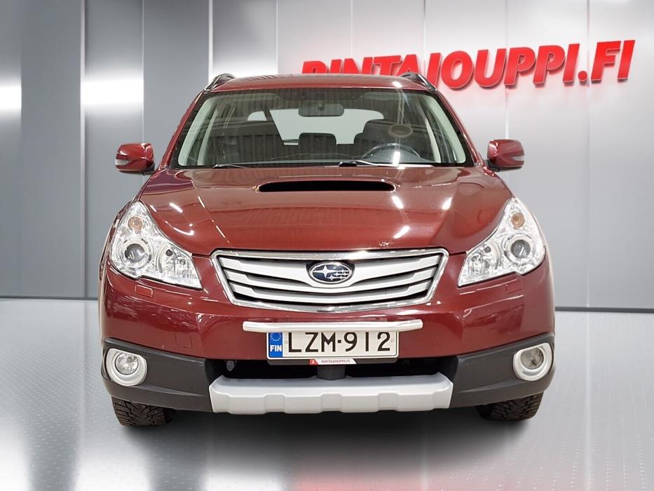 SUBARU Outback 2011