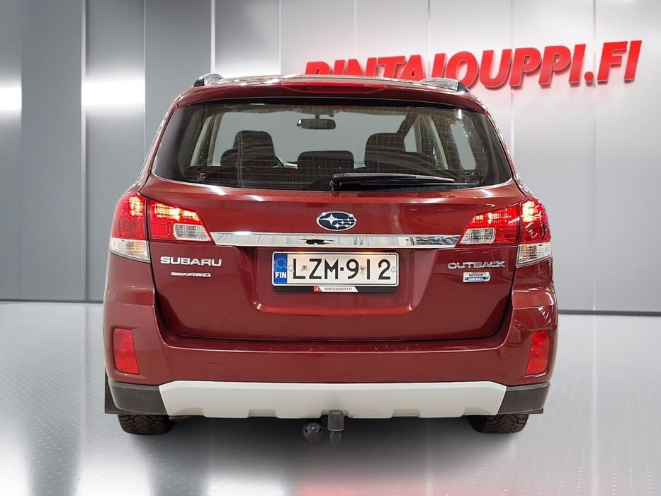 SUBARU Outback 2011