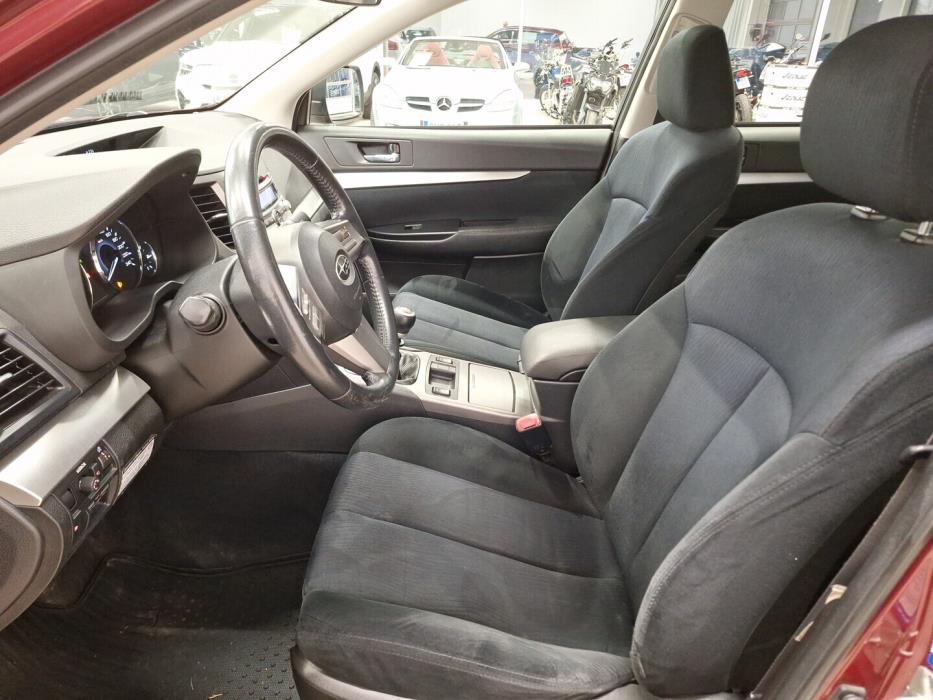 SUBARU Outback 2011