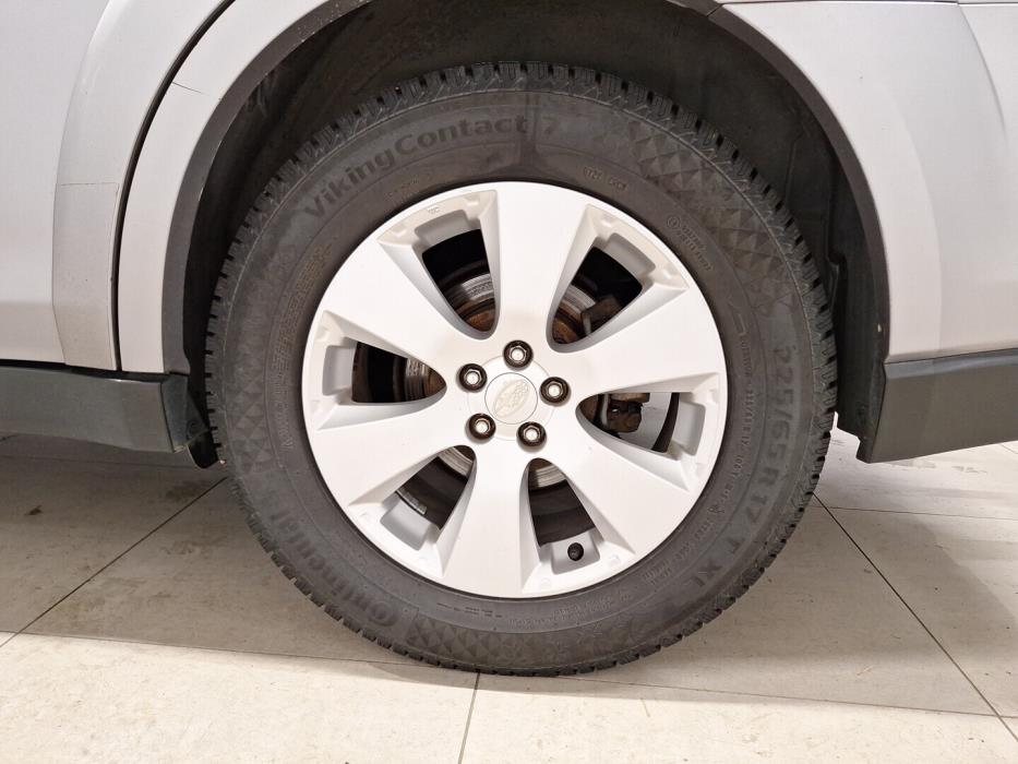SUBARU Outback 2011
