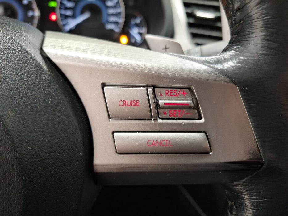 SUBARU Outback 2011