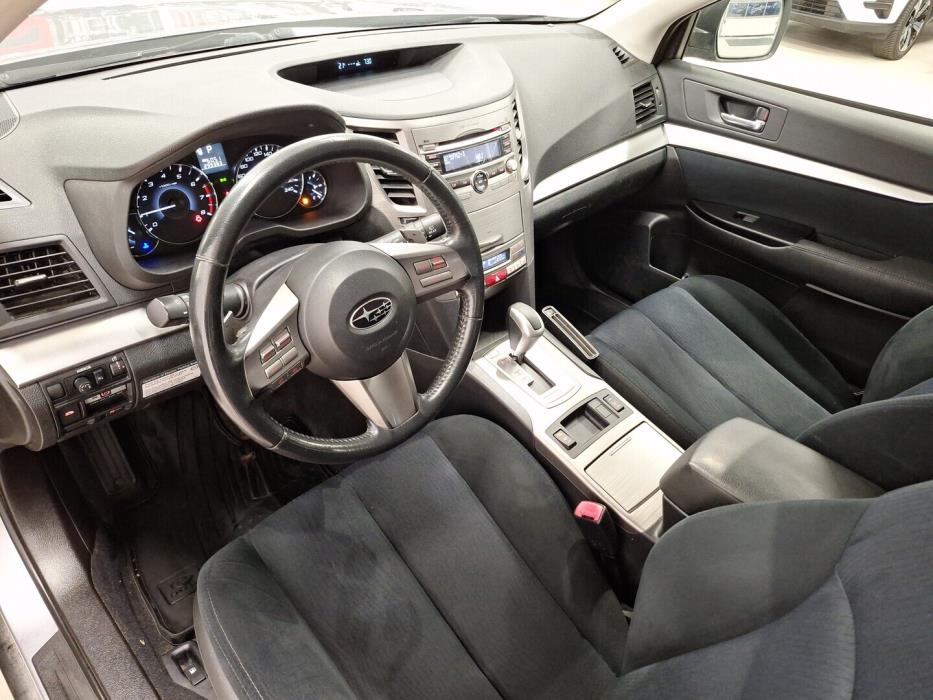 SUBARU Outback 2011