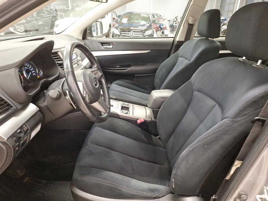 SUBARU Outback 2011