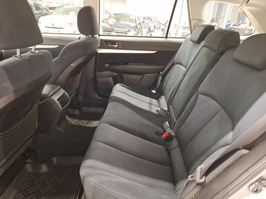SUBARU Outback 2011