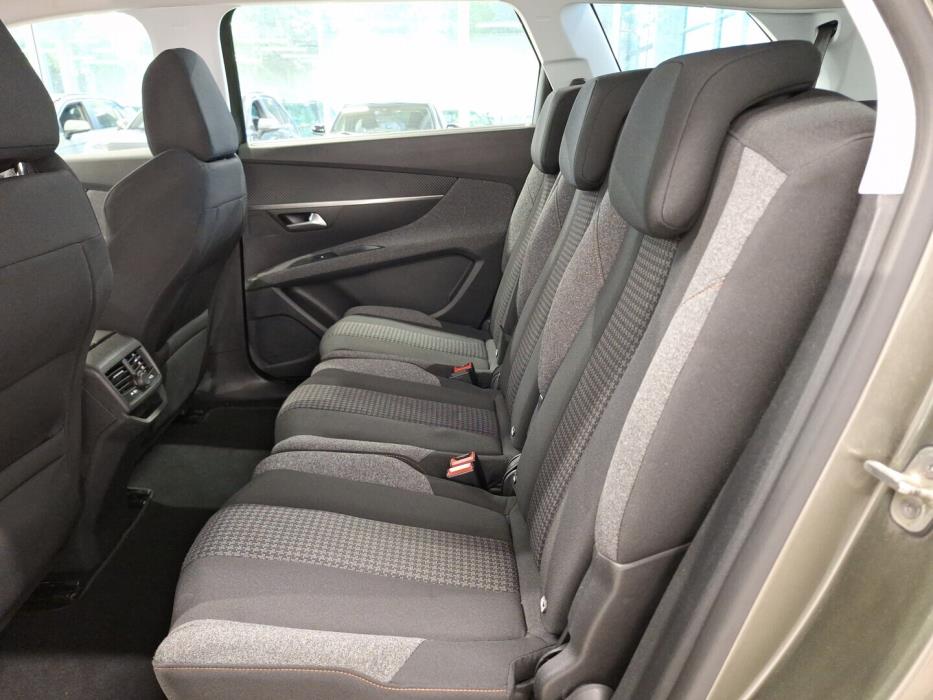 PEUGEOT 5008 2018