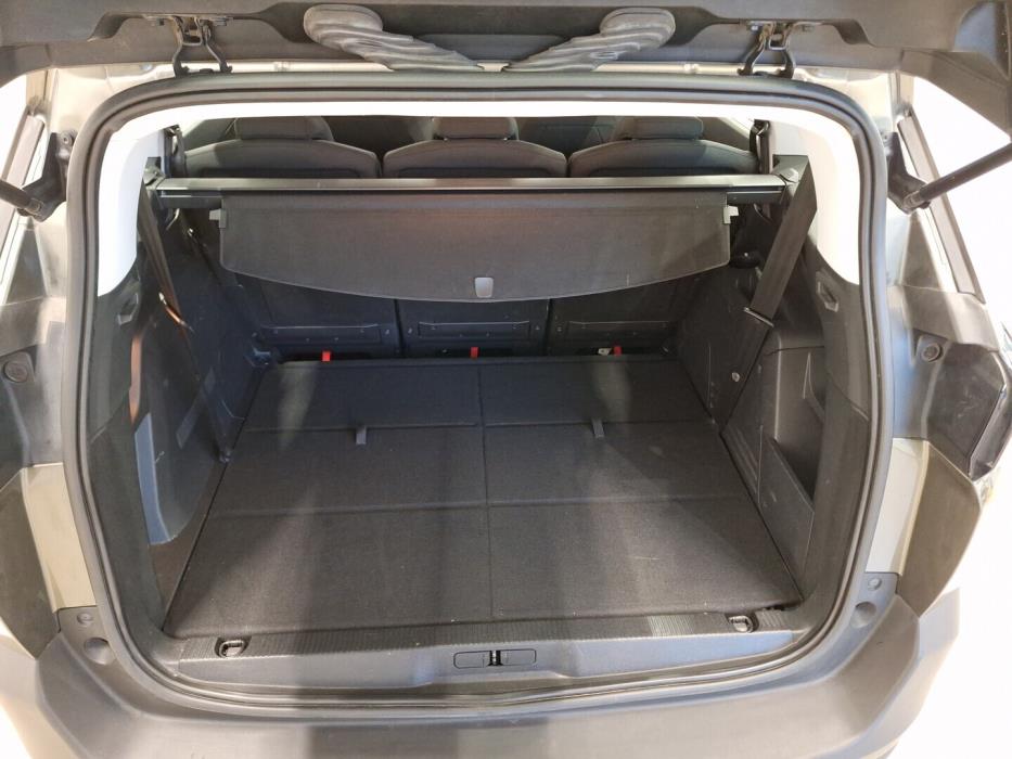 PEUGEOT 5008 2018