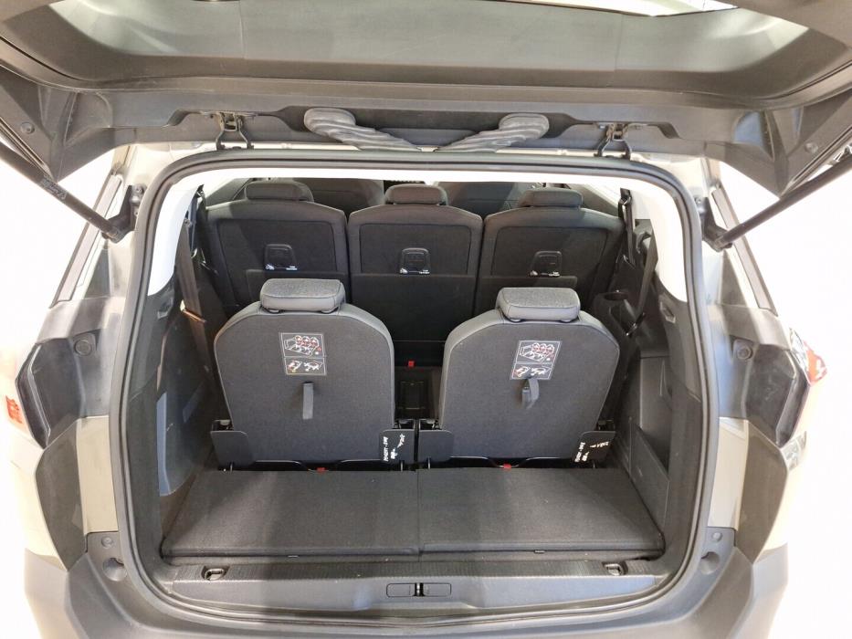 PEUGEOT 5008 2018