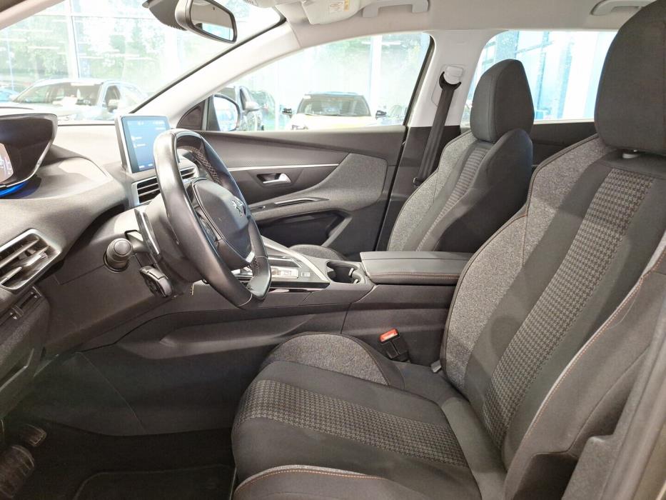 PEUGEOT 5008 2018