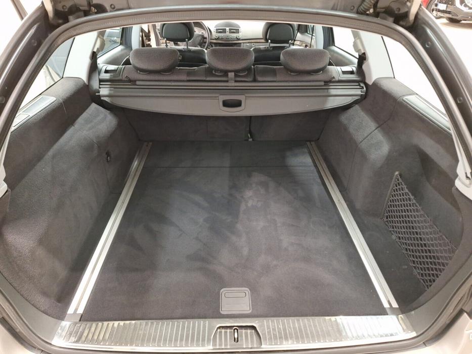 MERCEDES-BENZ E 2004