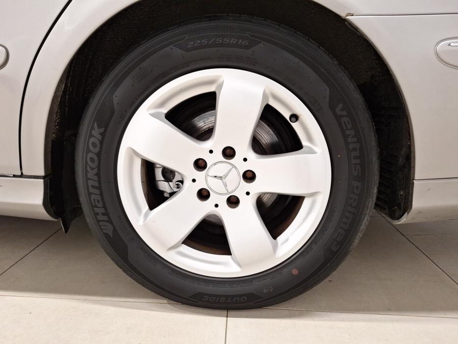 MERCEDES-BENZ E 2004