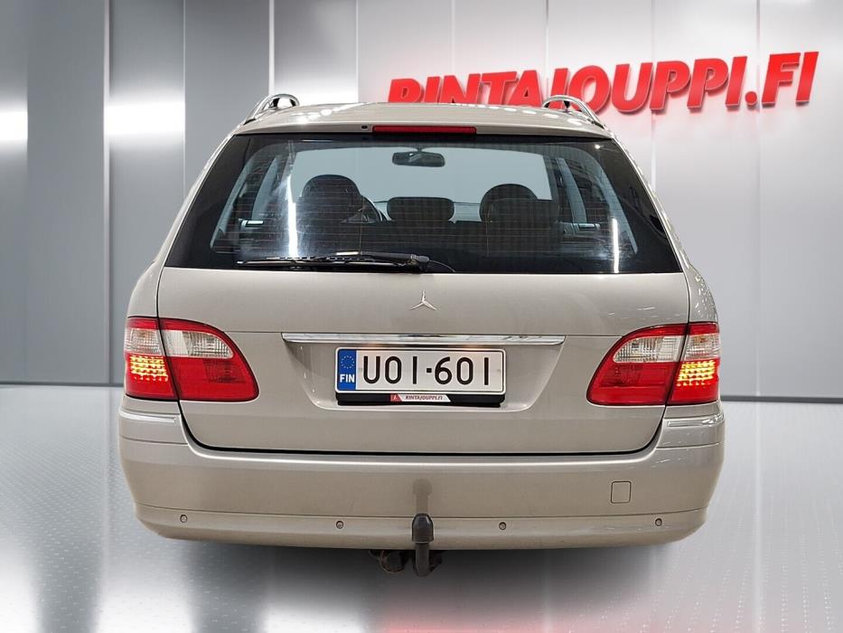 MERCEDES-BENZ E 2004