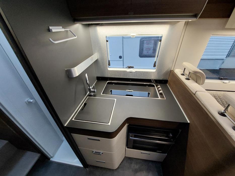 ADRIA Matrix Supreme 670 SL 2022