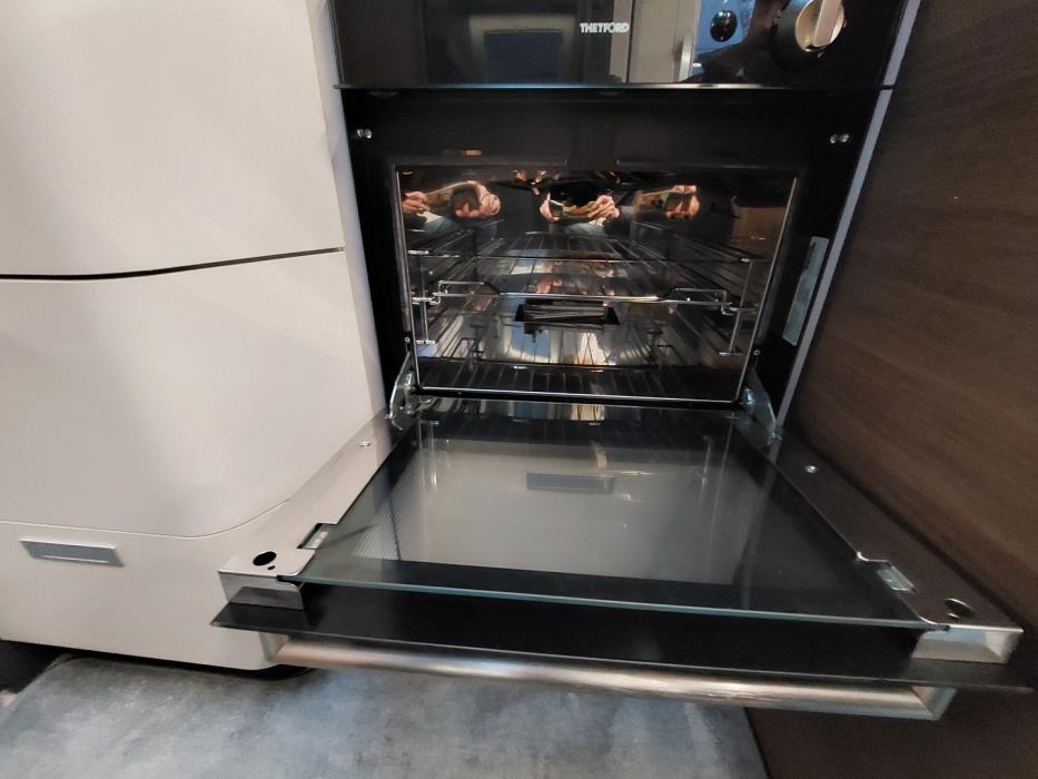 ADRIA Matrix Supreme 670 SL 2022