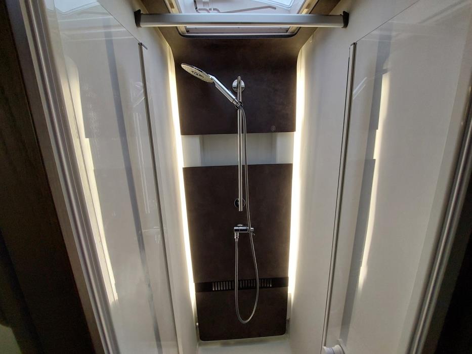 ADRIA Matrix Supreme 670 SL 2022