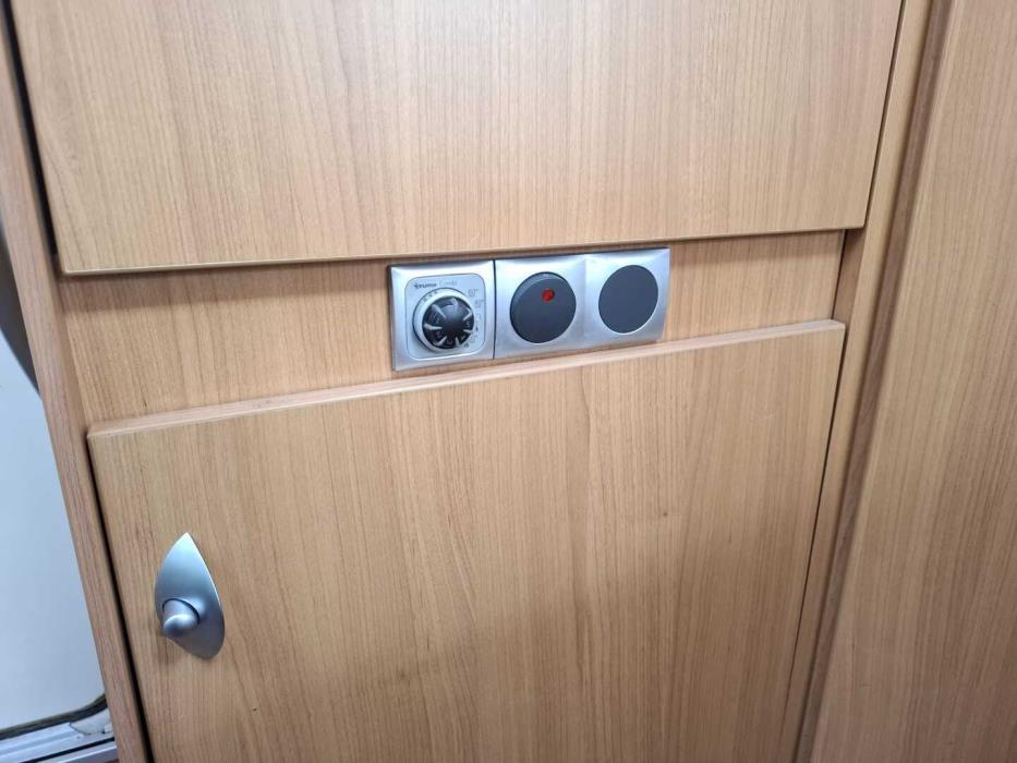 BÜRSTNER Nexxo T 569 2010