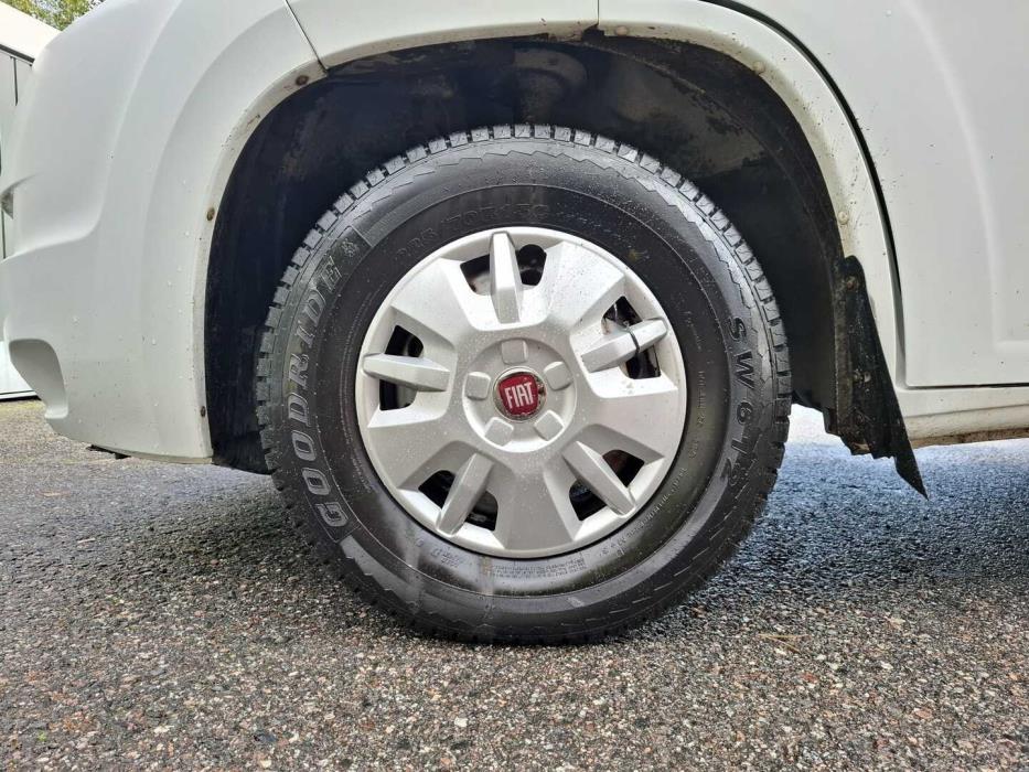 BÜRSTNER Nexxo T 569 2010