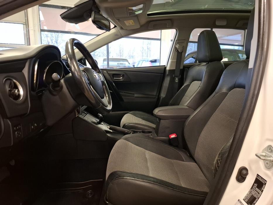 TOYOTA Auris 2016