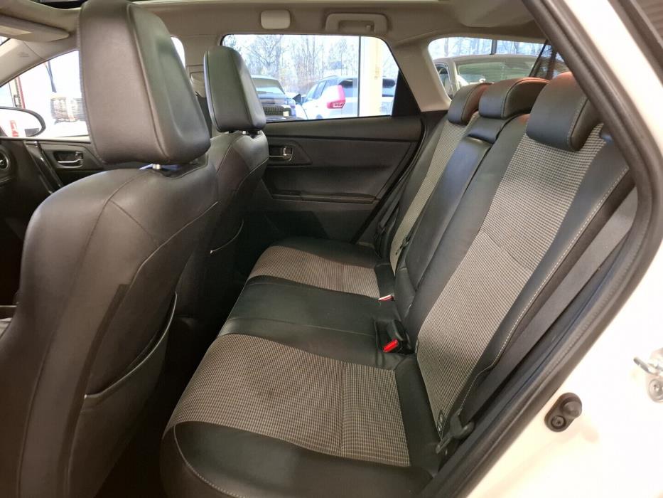 TOYOTA Auris 2016
