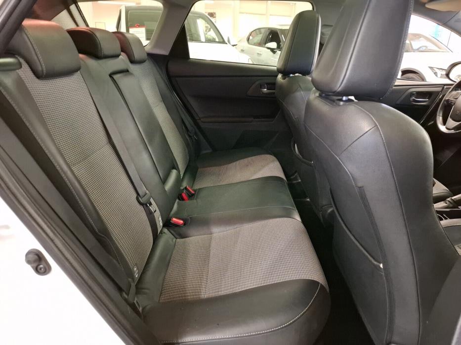 TOYOTA Auris 2016