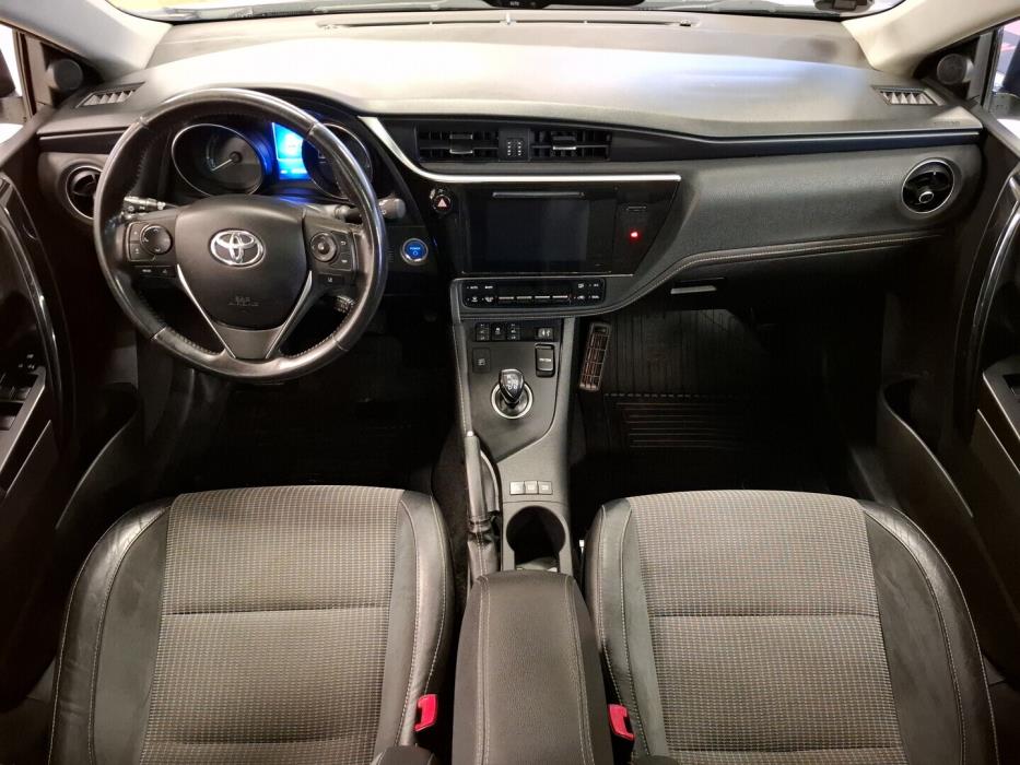 TOYOTA Auris 2016