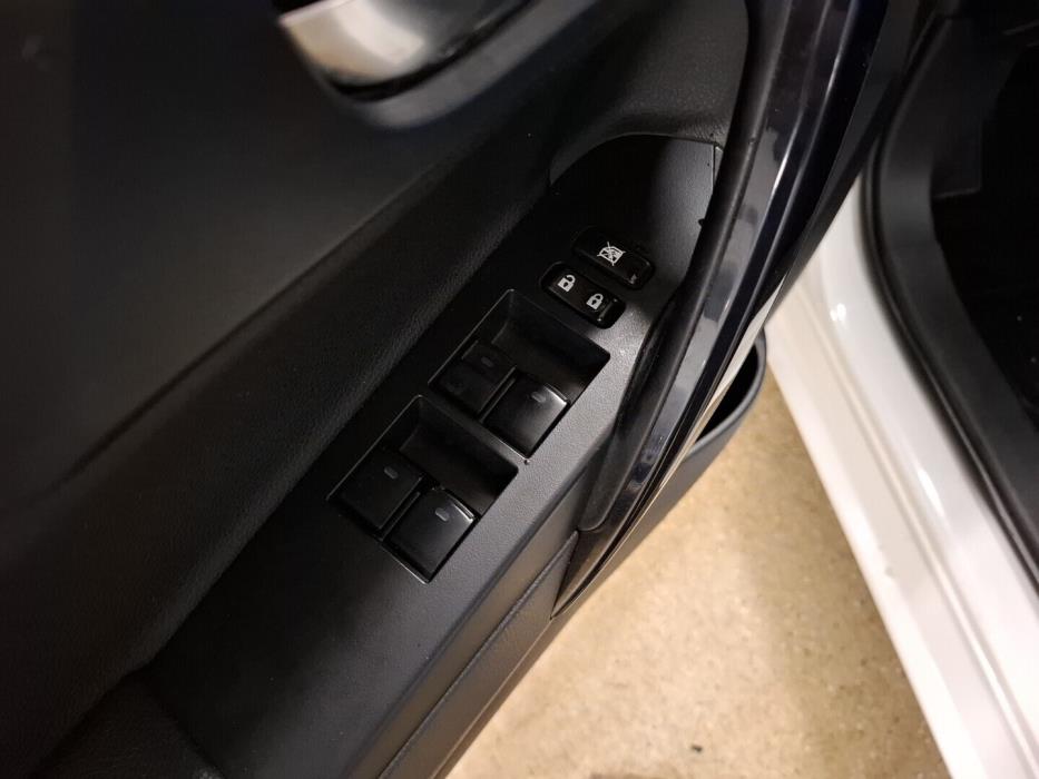 TOYOTA Auris 2016