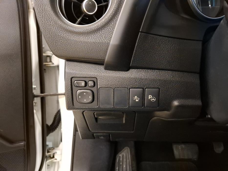 TOYOTA Auris 2016