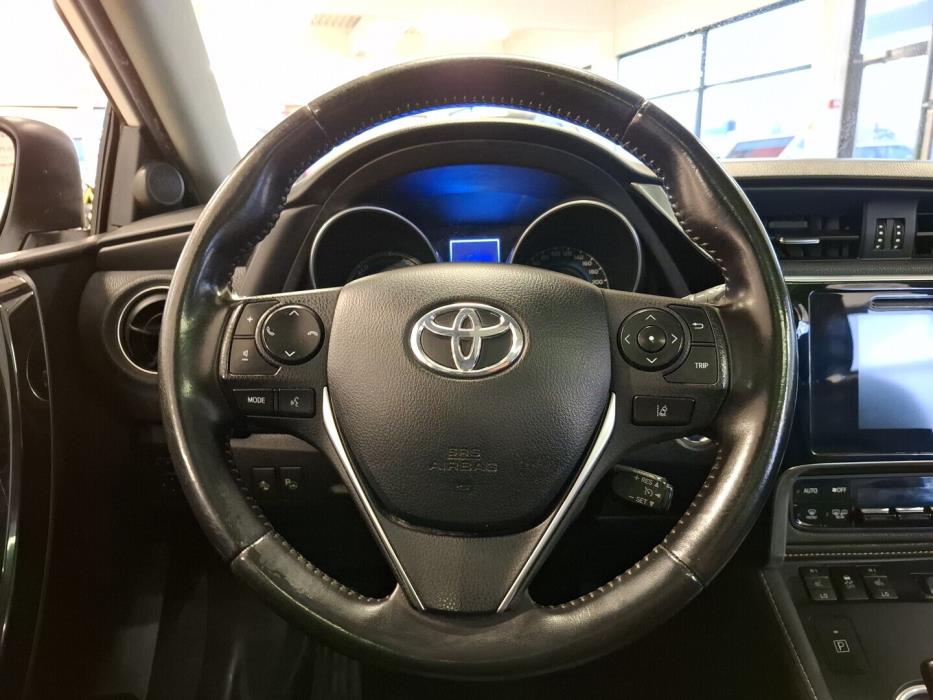 TOYOTA Auris 2016